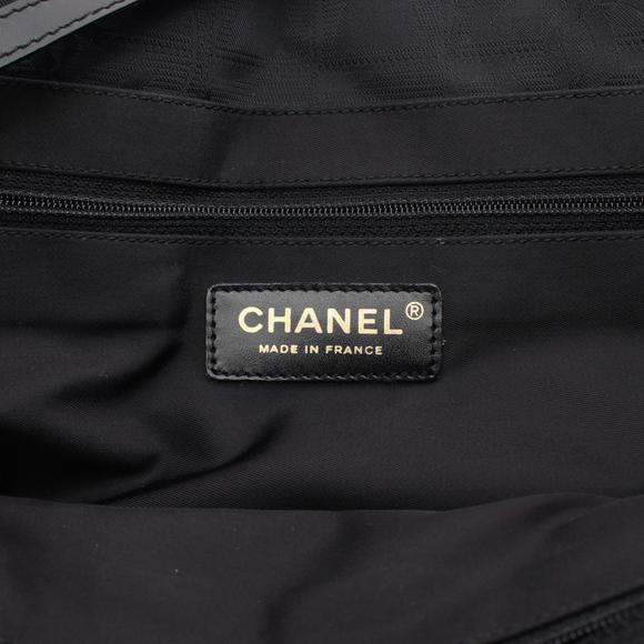 Chanel Airline Shoulder Bag White Black - Picture 4 of 10